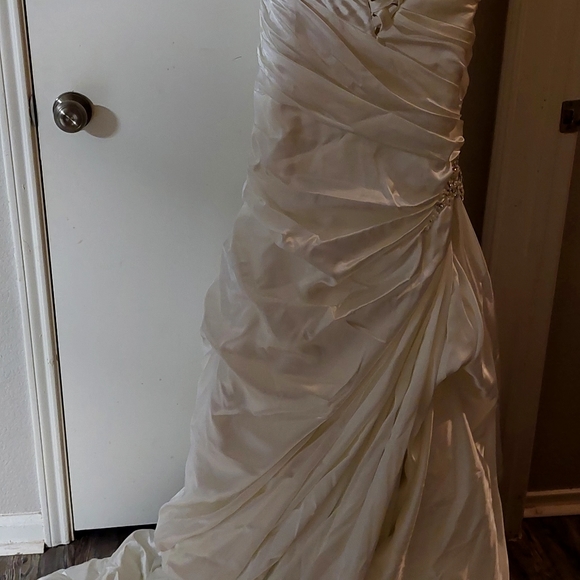 WEDDING DRESS SOTTERO & MIDGLEY. sz 0, $600 GLENN HEIGHTS TX PPU OR SHIPPING - Picture 12 of 13